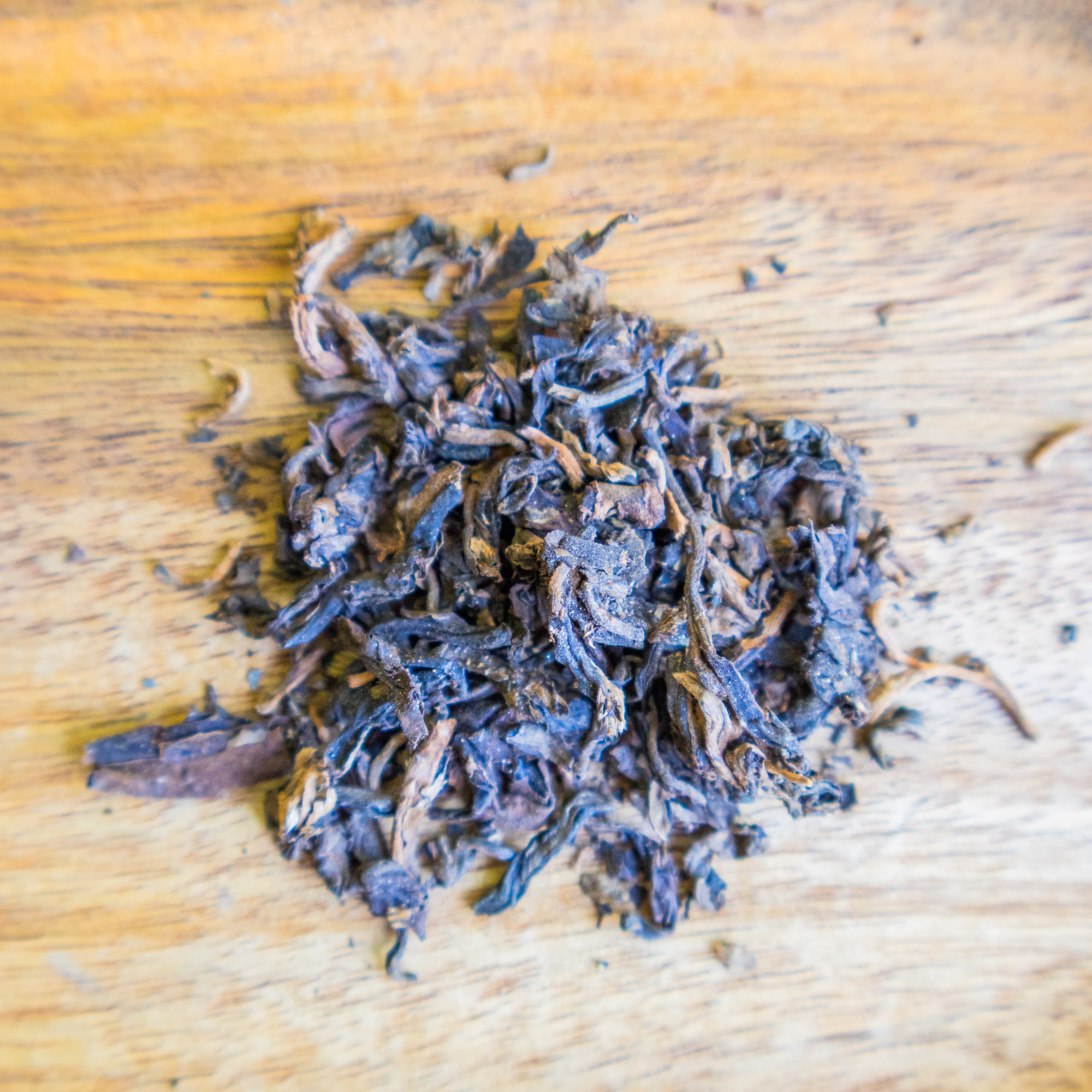 Thé Pu-erh Sauvage Cru Fumé dans du Bambou | Thé Du Vietnam Thé Pu-erh Sauvage Cru Fumé dans du Bambou – Image 2