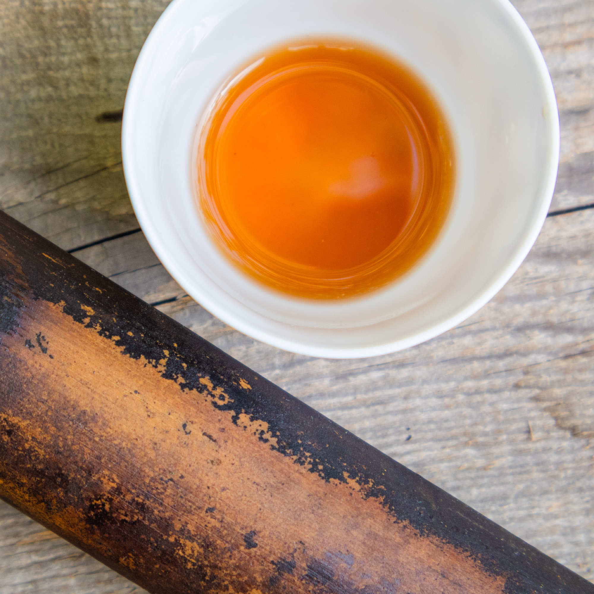 Thé Pu-erh Sauvage Cru Fumé dans du Bambou | Thé Du Vietnam Thé Pu-erh Sauvage Cru Fumé dans du Bambou – Image 21