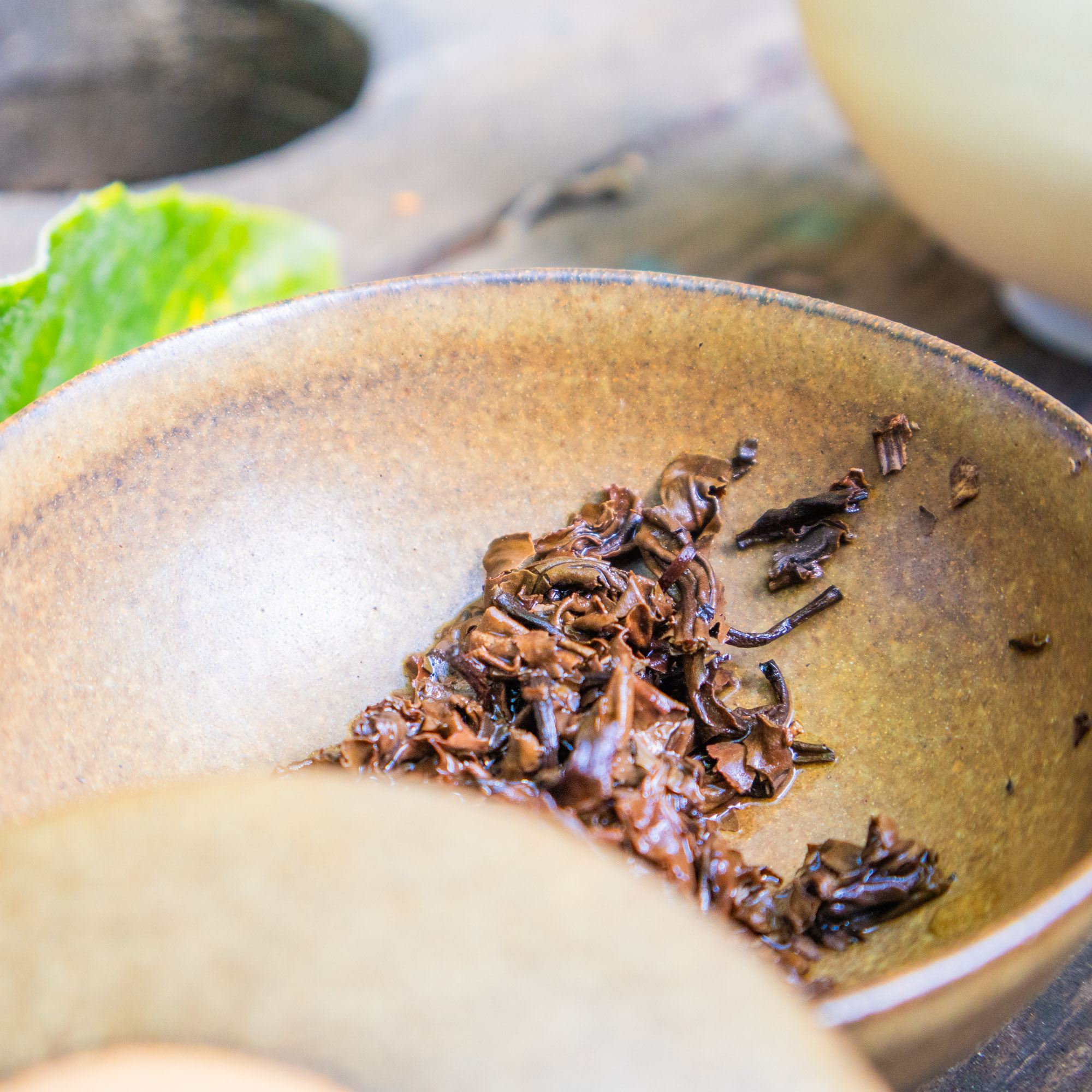 Thé Pu-erh Sauvage Cru Fumé dans du Bambou | Thé Du Vietnam Thé Pu-erh Sauvage Cru Fumé dans du Bambou – Image 25