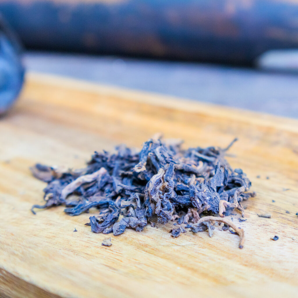 Thé Pu-erh Sauvage Cru Fumé dans du Bambou | Thé Du Vietnam Thé Pu-erh Sauvage Cru Fumé dans du Bambou