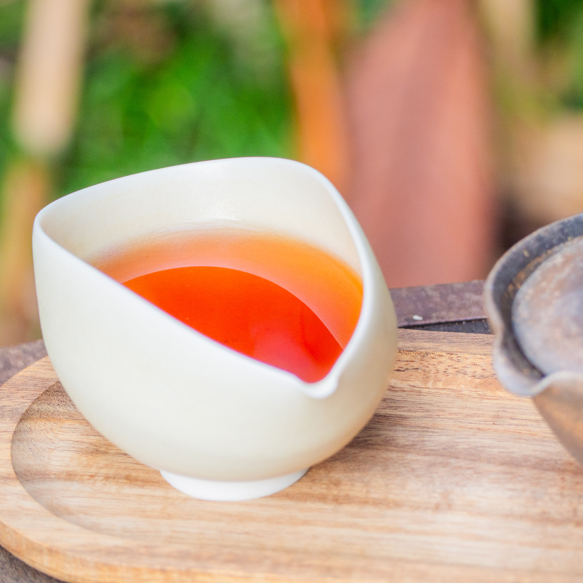 Thé Pu-erh Sauvage Cuit Millésime 2017 Fumé dans du Bambou | Thé Du Vietnam Thé Pu-erh Sauvage Cuit Millésime 2017 Fumé dans du Bambou – Image 11