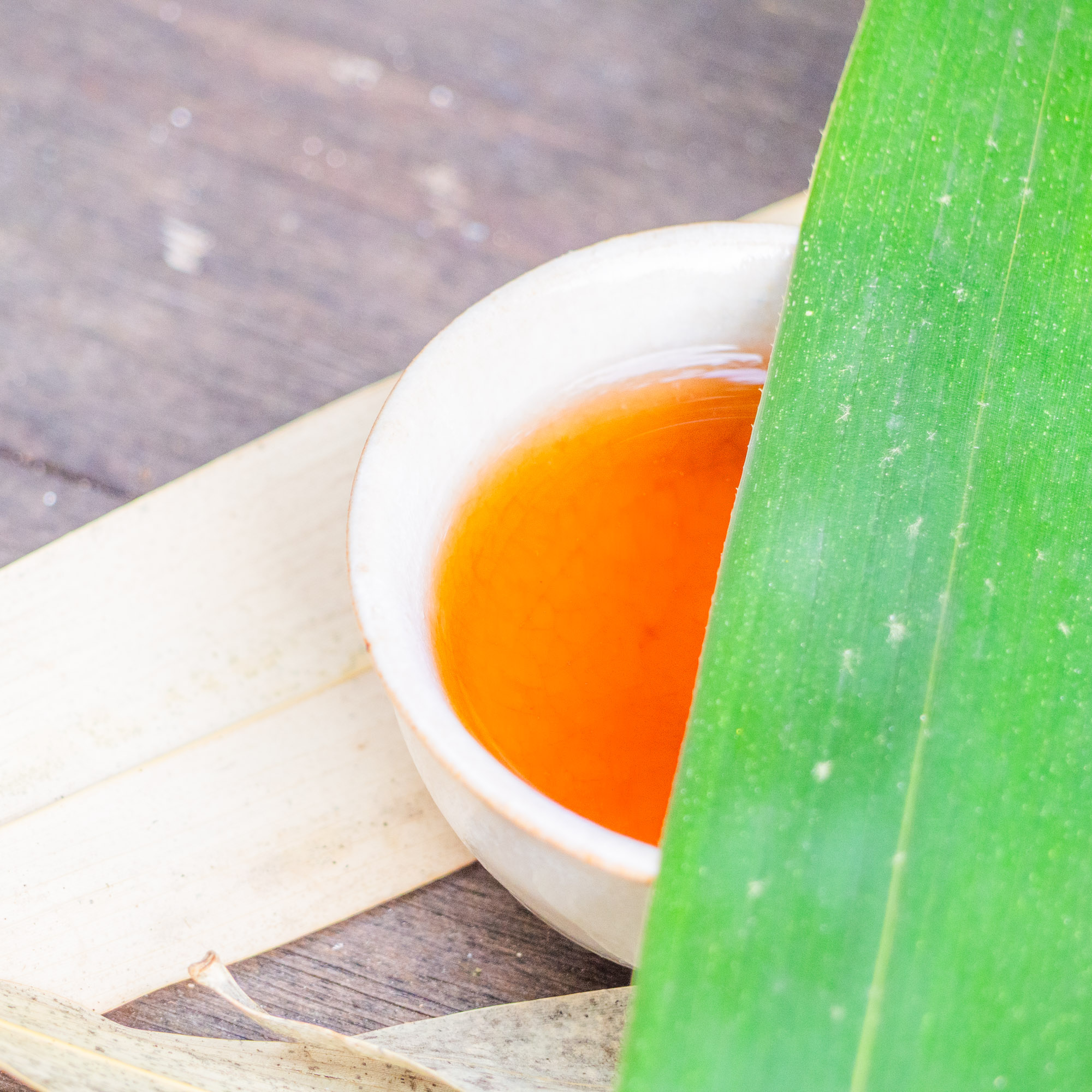 Thé Pu-erh Sauvage Cuit Millésime 2017 Fumé dans du Bambou | Thé Du Vietnam Thé Pu-erh Sauvage Cuit Millésime 2017 Fumé dans du Bambou – Image 16