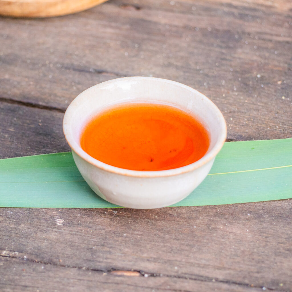 Thé Pu-erh Sauvage Cuit Millésime 2017 Fumé dans du Bambou | Thé Du Vietnam Thé Pu-erh Sauvage Cuit Millésime 2017 Fumé dans du Bambou
