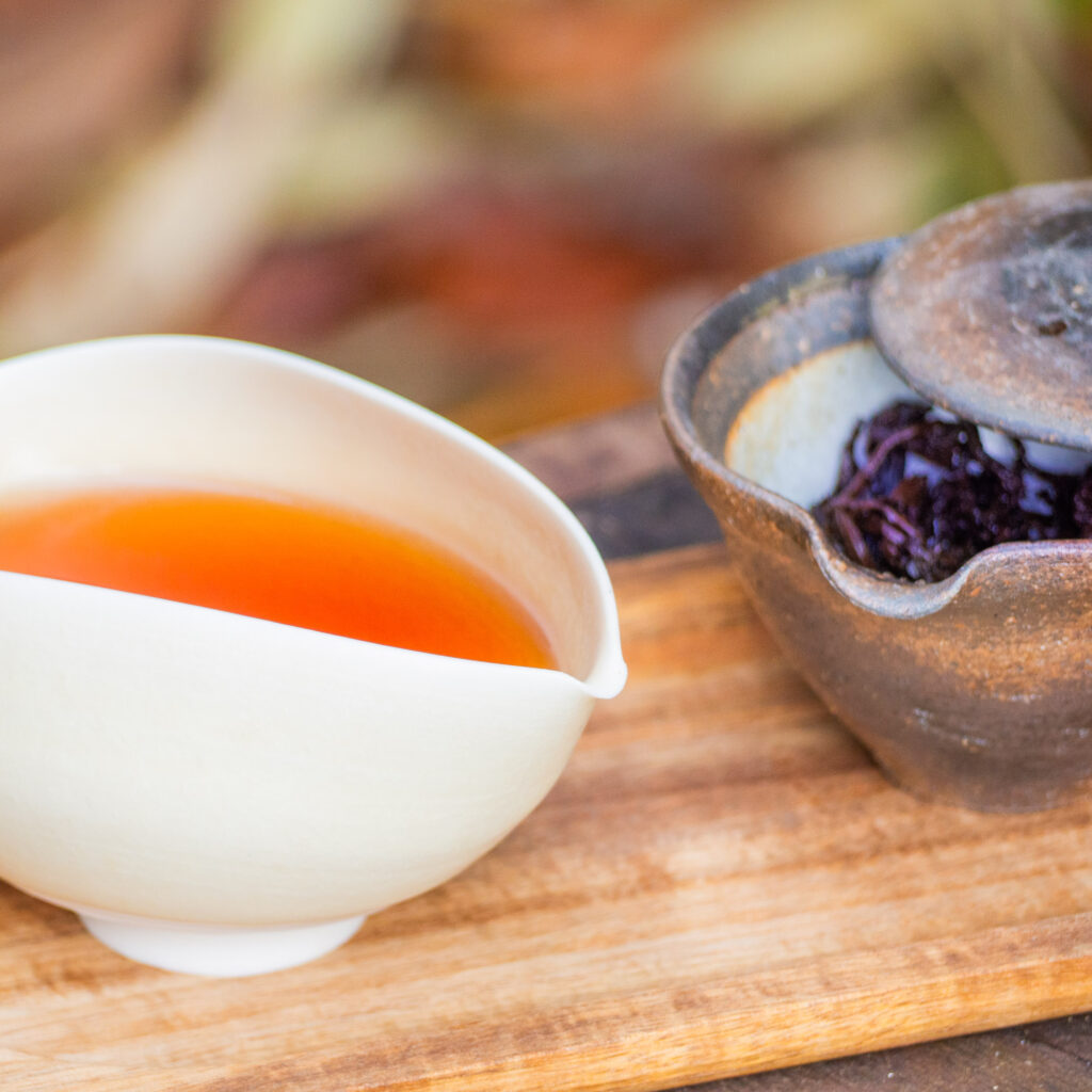 Thé Pu-erh Sauvage Cuit Millésime 2017 Fumé dans du Bambou | Thé Du Vietnam Thé Pu-erh Sauvage Cuit Millésime 2017 Fumé dans du Bambou